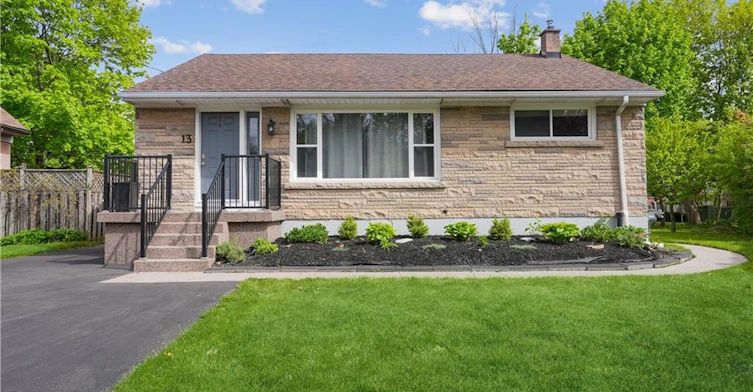 Lower-13 Beaucourt Place, Hamilton, ON, L8S 2P8