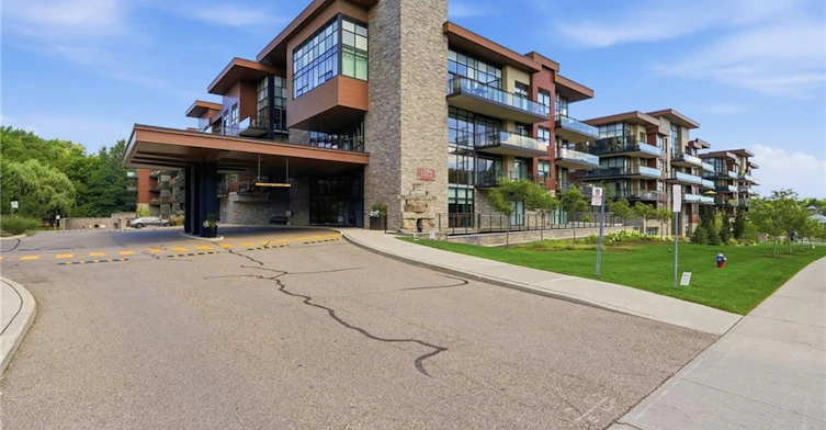 366-1575 Lakeshore Road W, Mississauga, ON, L5J 0B1