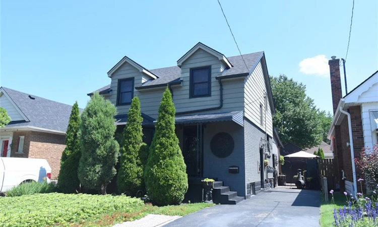 139 Garside Avenue S
