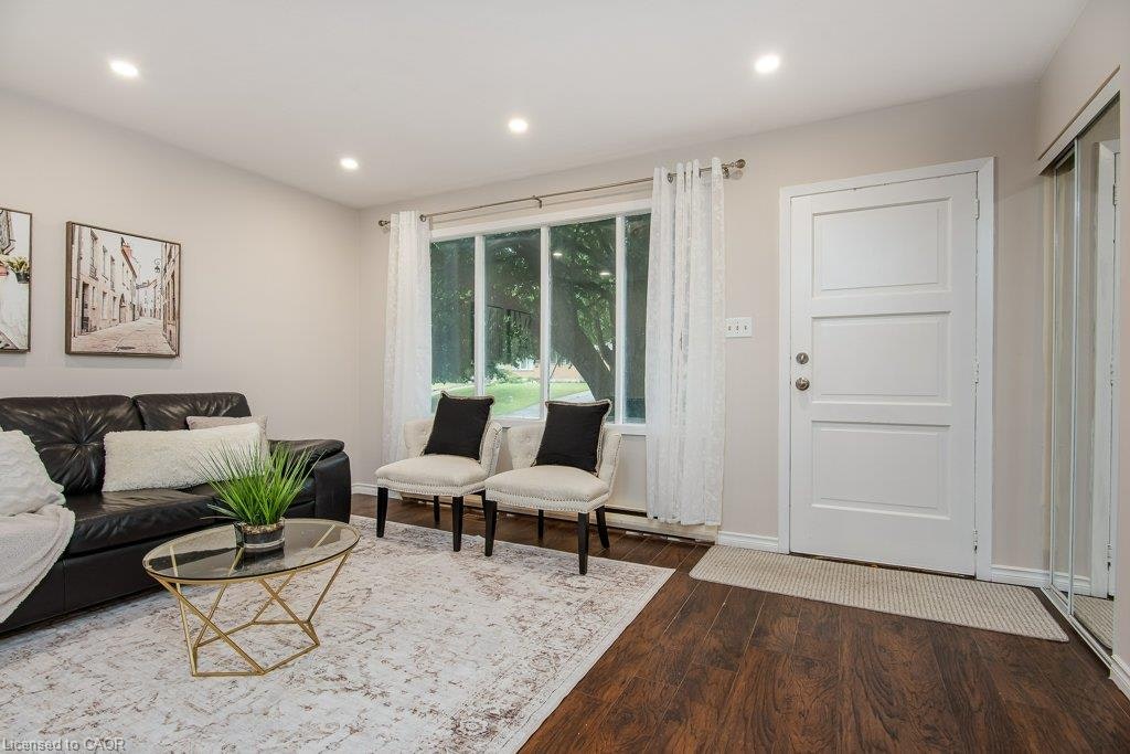 A-185 Cedarvale Crescent, Waterloo, ON, N2L 4T3 - 2