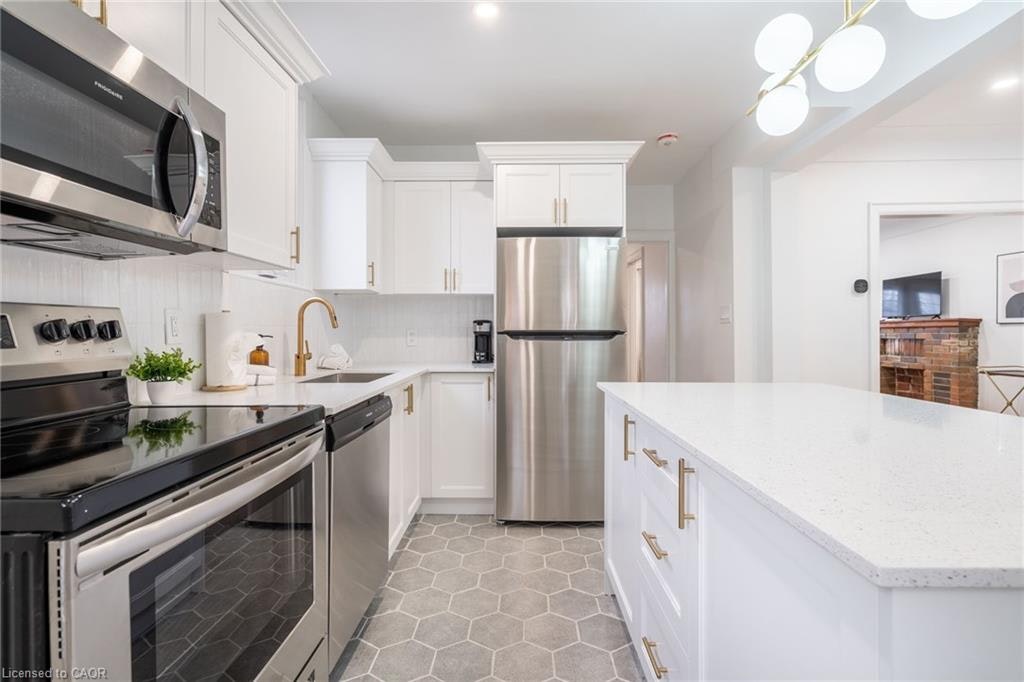 UPPER-40 Delaware Avenue, Hamilton, ON, L8M 1T4