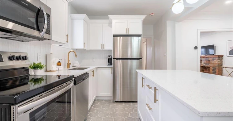UPPER-40 Delaware Avenue, Hamilton, ON, L8M 1T4