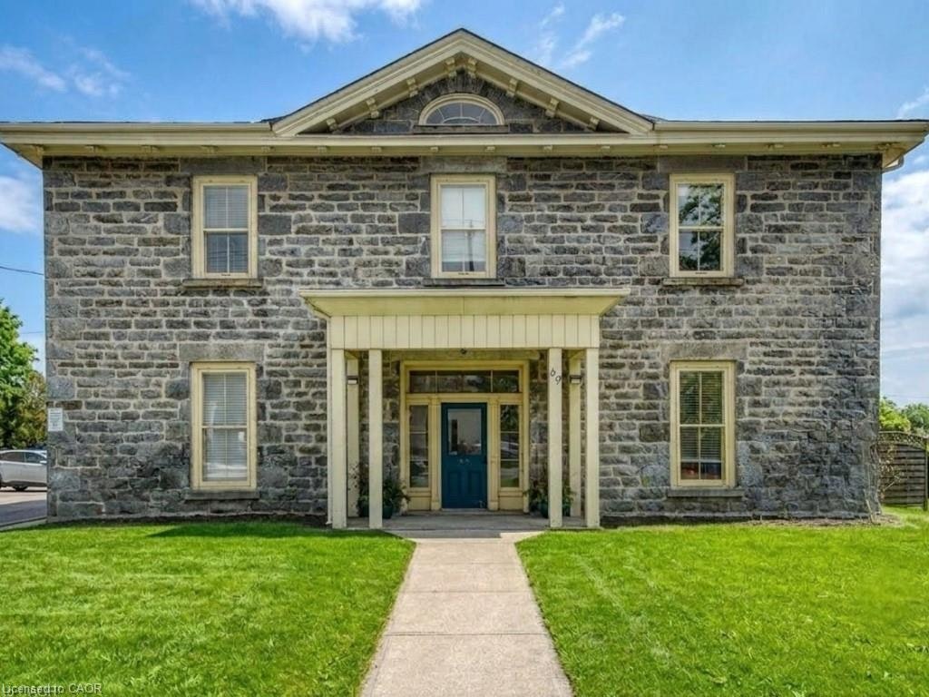 201-69 Wellington Street, Cambridge, ON, N1R 3Y6