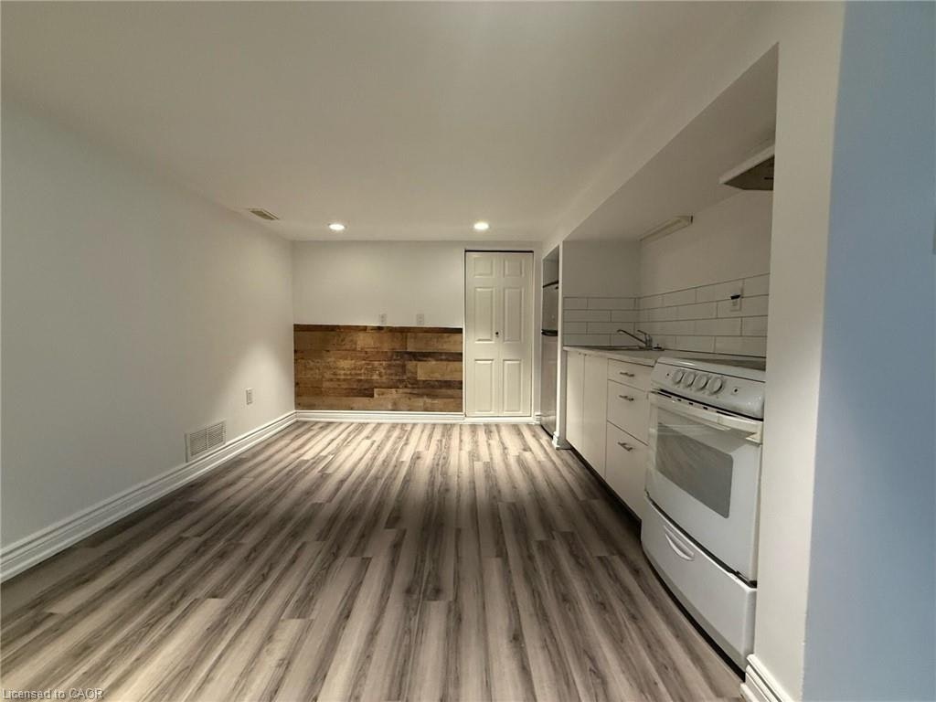 Lower-224 Park Row S, Hamilton, ON, L8K 2K5 - 2