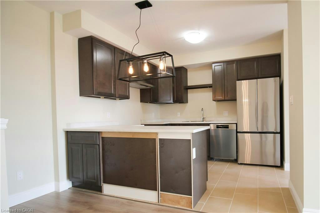 8-1395 Bleams Road, Kitchener, ON, N2E 3X7 - 2