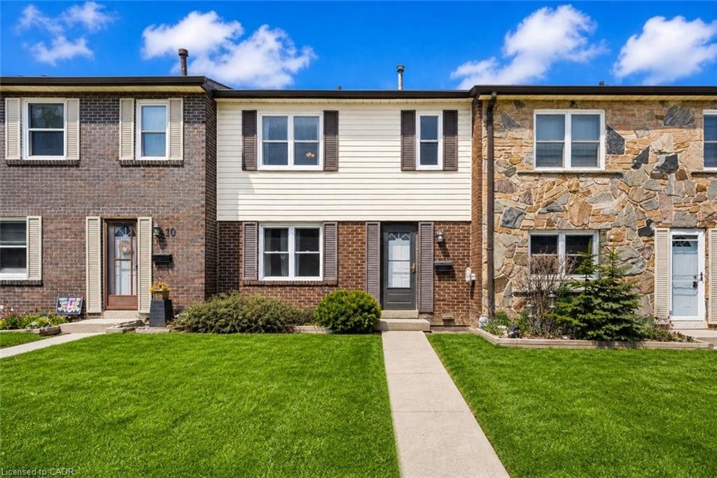 11-2825 Gananoque Drive, Mississauga, ON, L5N 1V6