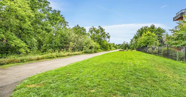 B318-5240 Dundas Street, Burlington, ON, L7L 0J6 - 31
