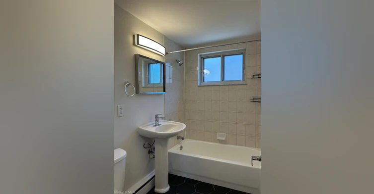14-108 Creighton Road, Hamilton, ON, L9H 3C1 - 9