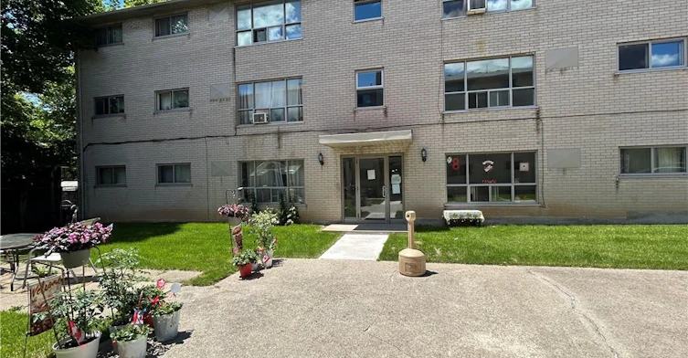 14-108 Creighton Road, Hamilton, ON, L9H 3C1