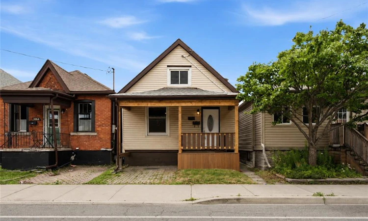 1062 Cannon Street E