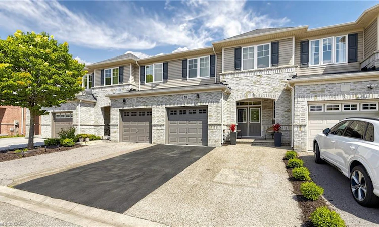 10-3275 Stalybridge Drive