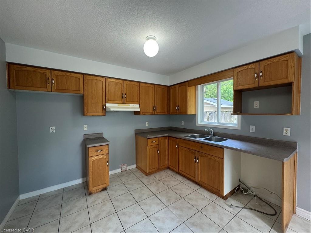 51 Critcher Avenue, Cambridge, ON, N1T 2C6 - 4