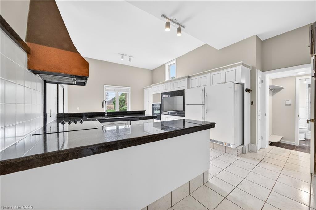 213 Stone Church Road W, Hamilton, ON, L9B 1A2 - 11