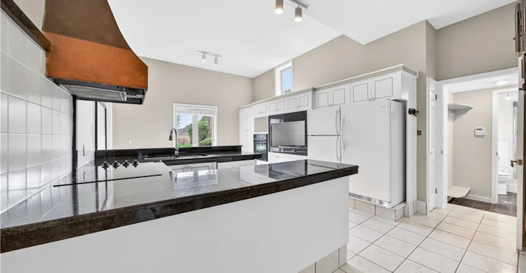213 Stone Church Road W, Hamilton, ON, L9B 1A2 - 11