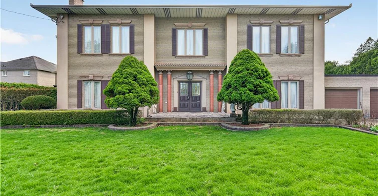 213 Stone Church Road W, Hamilton, ON, L9B 1A2 - 2