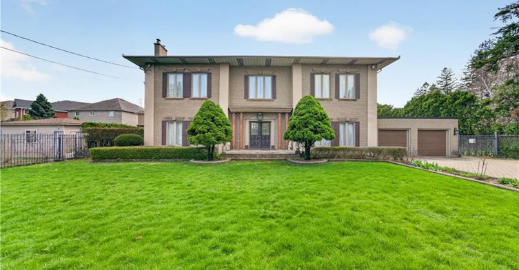 213 Stone Church Road W, Hamilton, ON, L9B 1A2