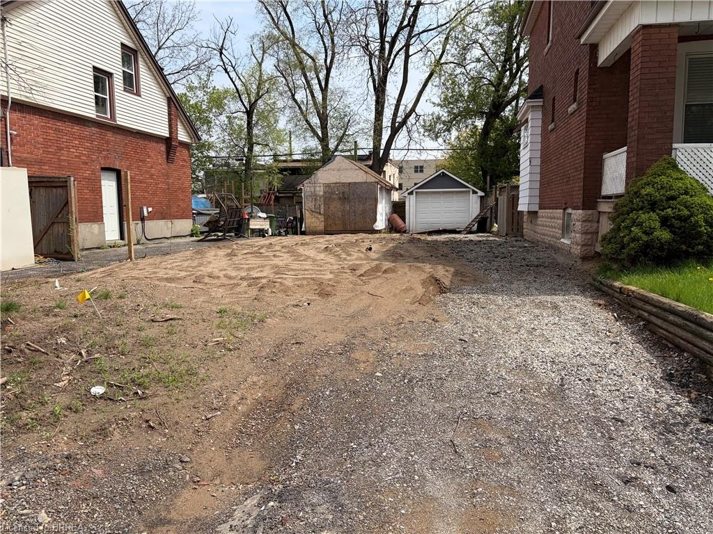 18 Tuxedo Avenue N, Hamilton, ON, L8H 4P5