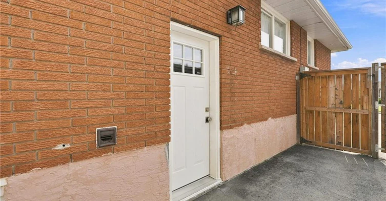 Lower-28 Leduc Street, Hamilton, ON, L8T 4S4 - 3
