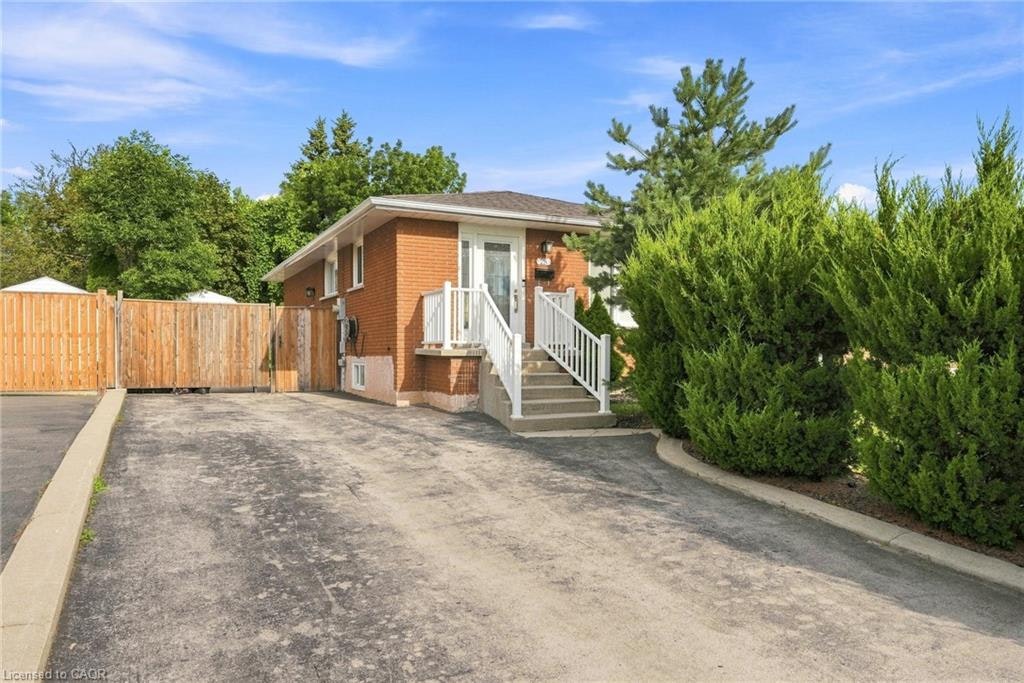 Lower-28 Leduc Street, Hamilton, ON, L8T 4S4