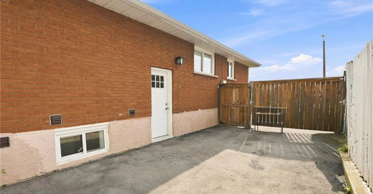 Lower-28 Leduc Street, Hamilton, ON, L8T 4S4 - 20