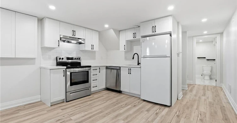 Lower-28 Leduc Street, Hamilton, ON, L8T 4S4 - 5