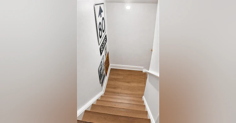 1596 Maple Ridge Drive, Mississauga, ON, L4W 3C8 - 3