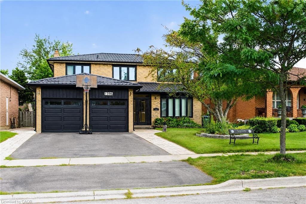 1596 Maple Ridge Drive, Mississauga, ON, L4W 3C8