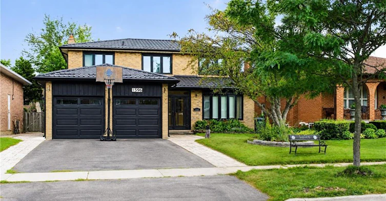 1596 Maple Ridge Drive, Mississauga, ON, L4W 3C8