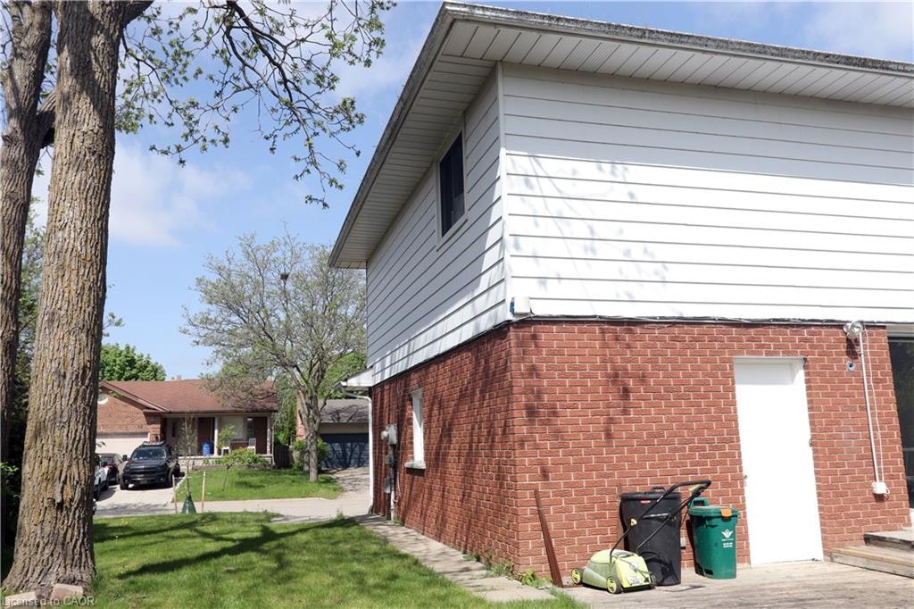 77 Orchard Mill Crescent, Kitchener, ON, N2P 1T2 - 4