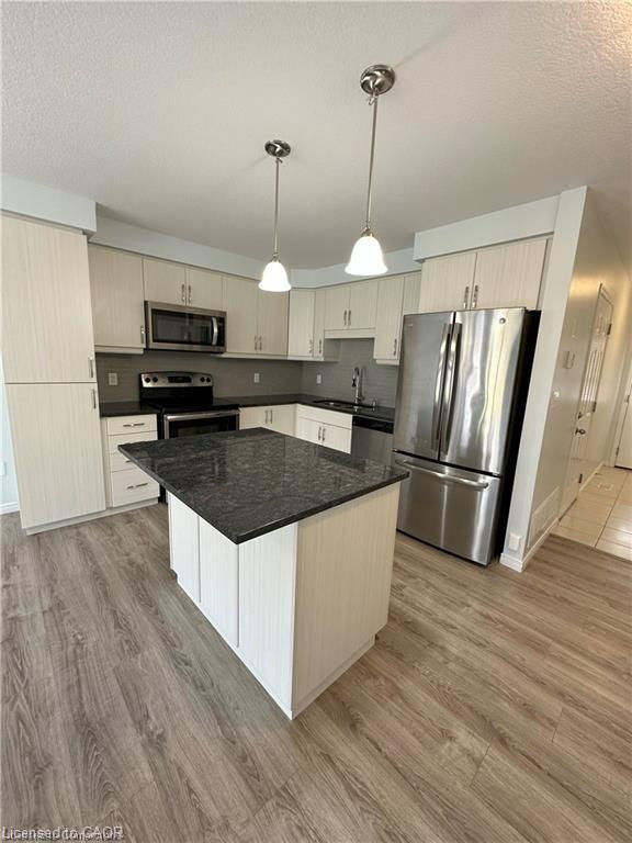 574 Blair Creek Drive, Kitchener, ON, N2P 0E4 - 3