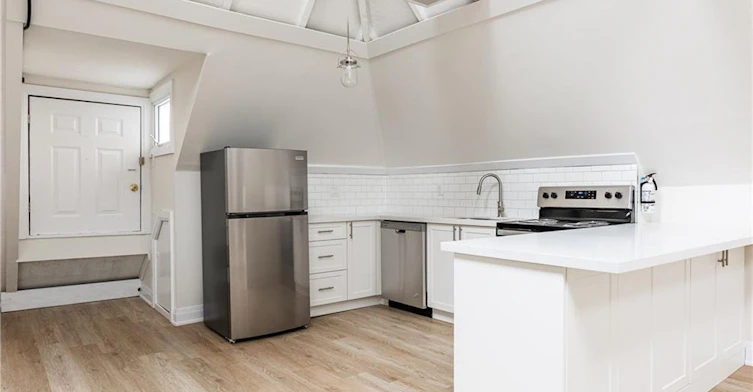 4-106 East Avenue S, Hamilton, ON, L8N 2T7