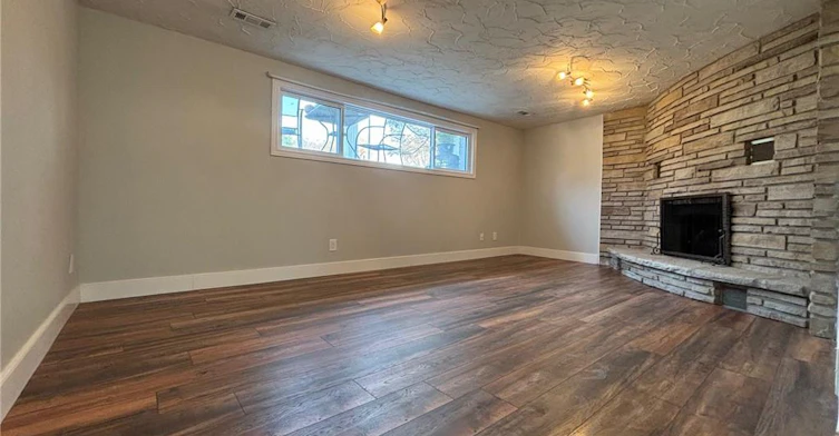 Lower-49 Westchester Drive, Kitchener, ON, N2B 3L6 - 3
