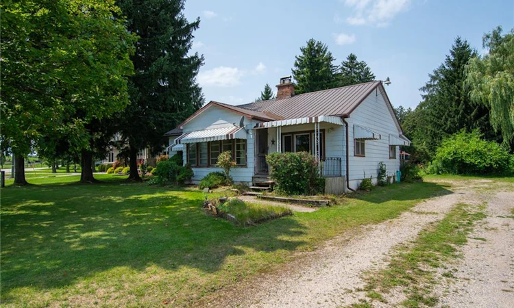 1310 Snyder's Road E