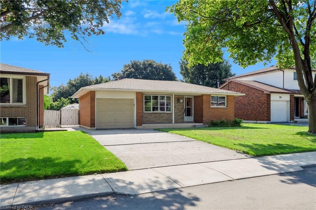 35 Burrwood Drive, Hamilton, ON, L9C 3S9