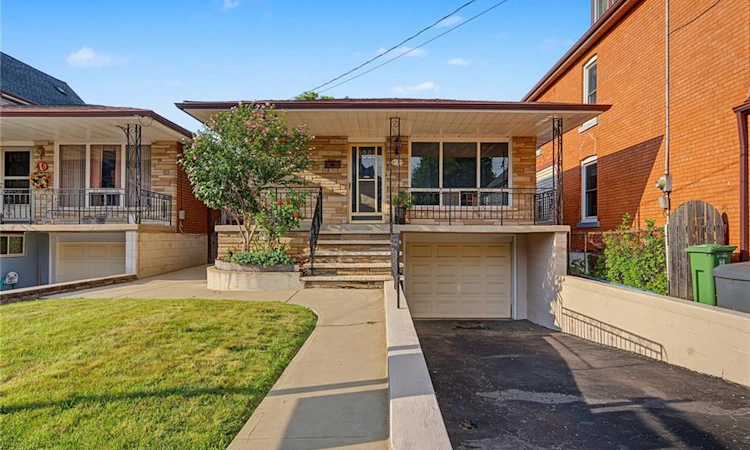 44 Tom Street