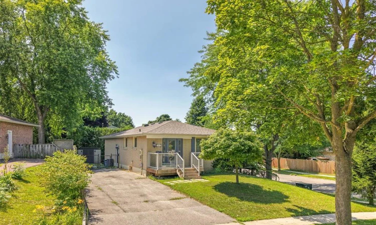 160 Woodlawn Avenue