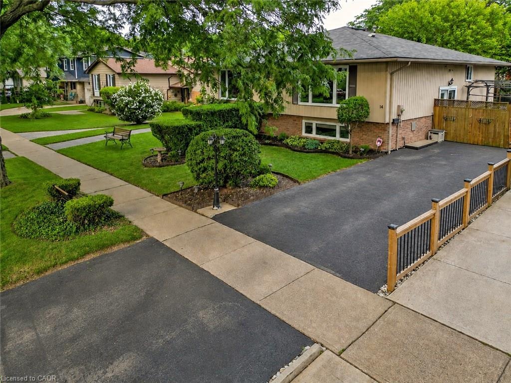 14 Woodeden Road, Grimsby, ON, L3M 4N4