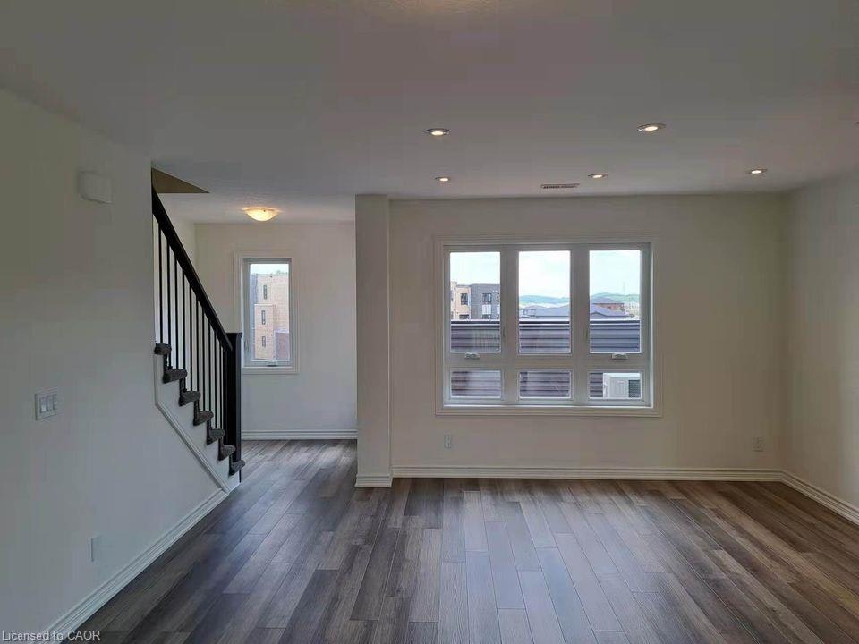 34-235 Chapel Hill Drive, Kitchener, ON, N2R 0S4 - 2
