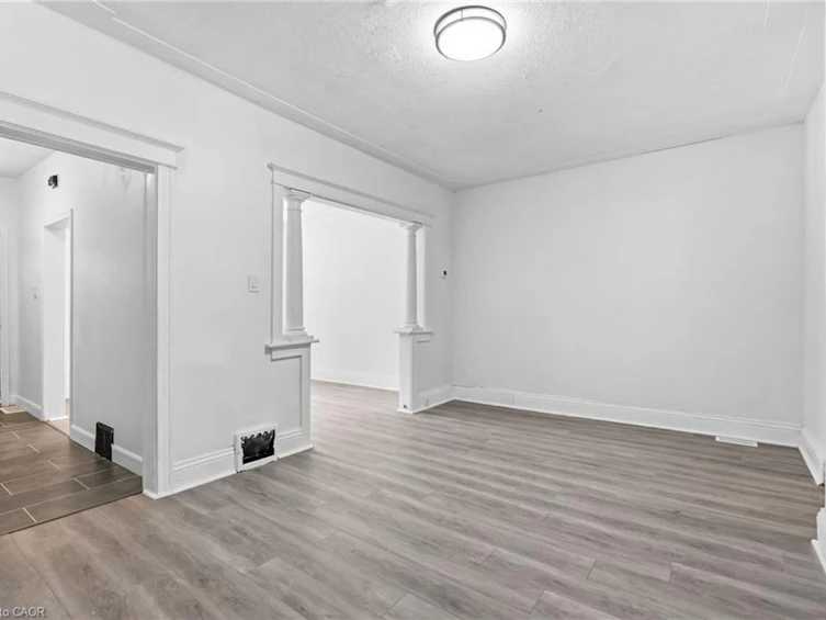 41 Barnesdale Avenue N, Hamilton, ON, L8L 6R7 - 9