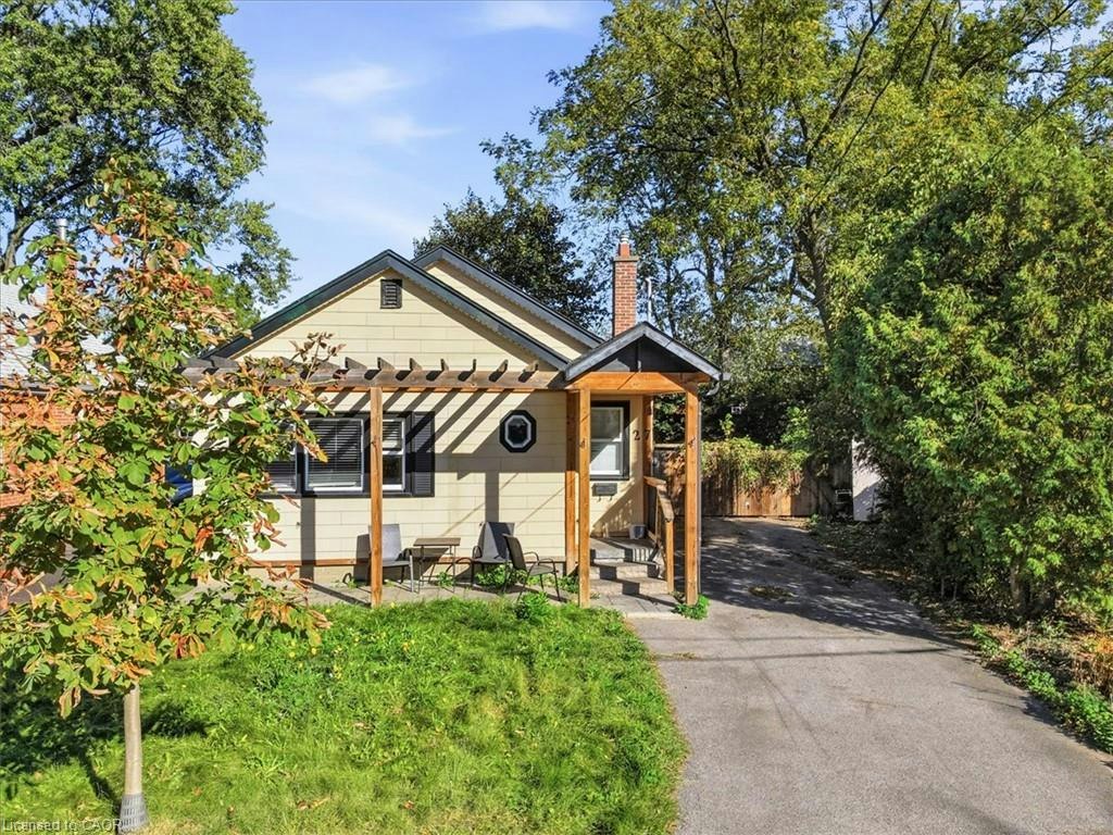 27 Hollywood Street S, Hamilton, ON, L8S 3A9
