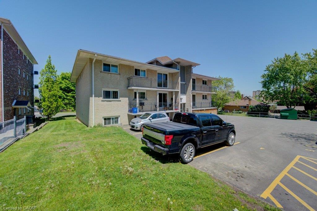 11-317 Erb Street W, Waterloo, ON, N2L 1W4 - 6