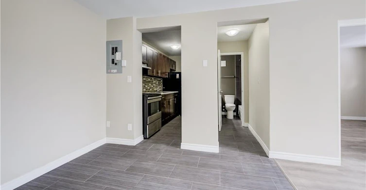 11-317 Erb Street W, Waterloo, ON, N2L 1W4 - 8