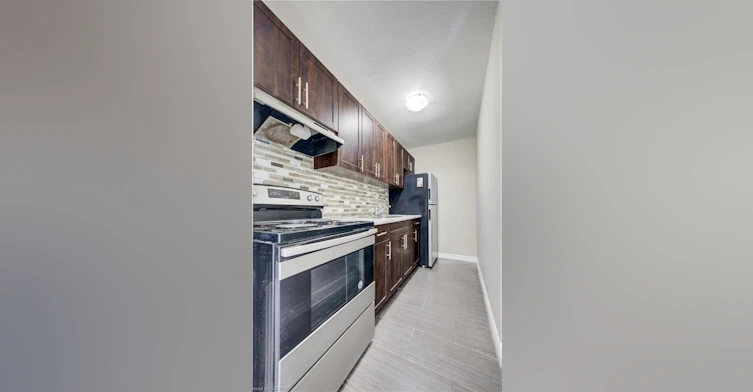 11-317 Erb Street W, Waterloo, ON, N2L 1W4 - 9