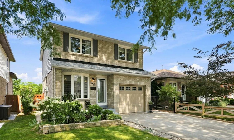 30 Twinoaks Crescent