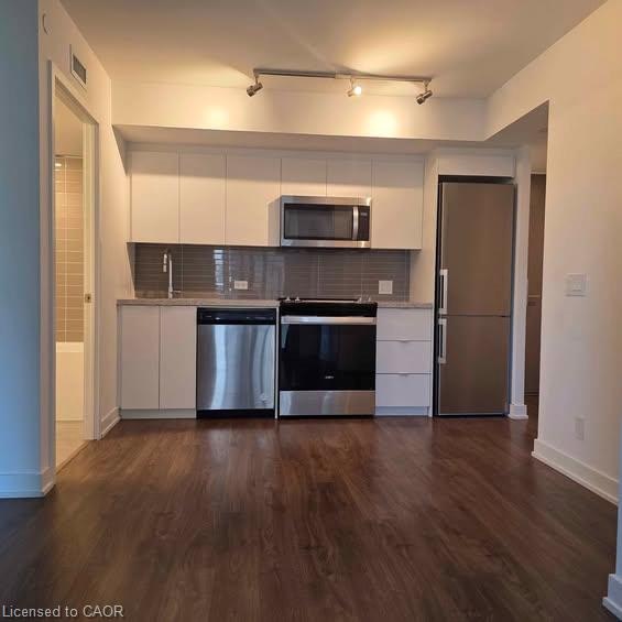 426-30 Tretti Way, Toronto, ON, M3H 0E3