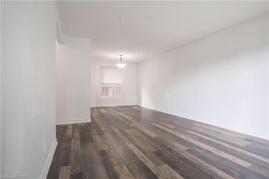 Upper-695 Glen Forrest Boulevard, Waterloo, ON, N2L 4K7 - 4