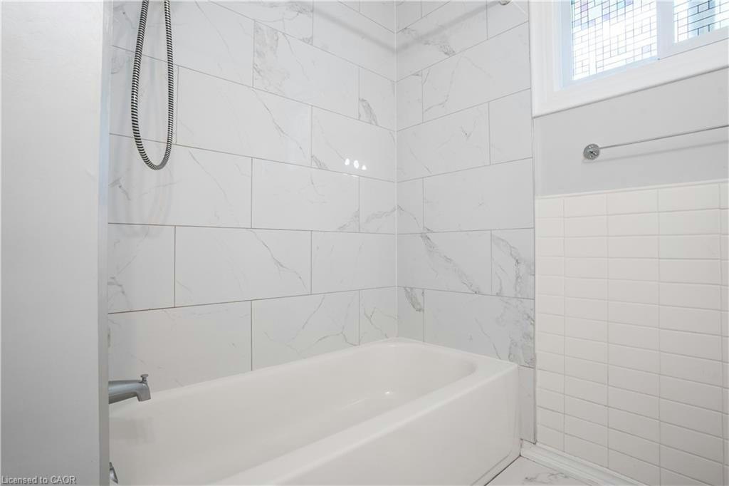 Upper-695 Glen Forrest Boulevard, Waterloo, ON, N2L 4K7 - 18