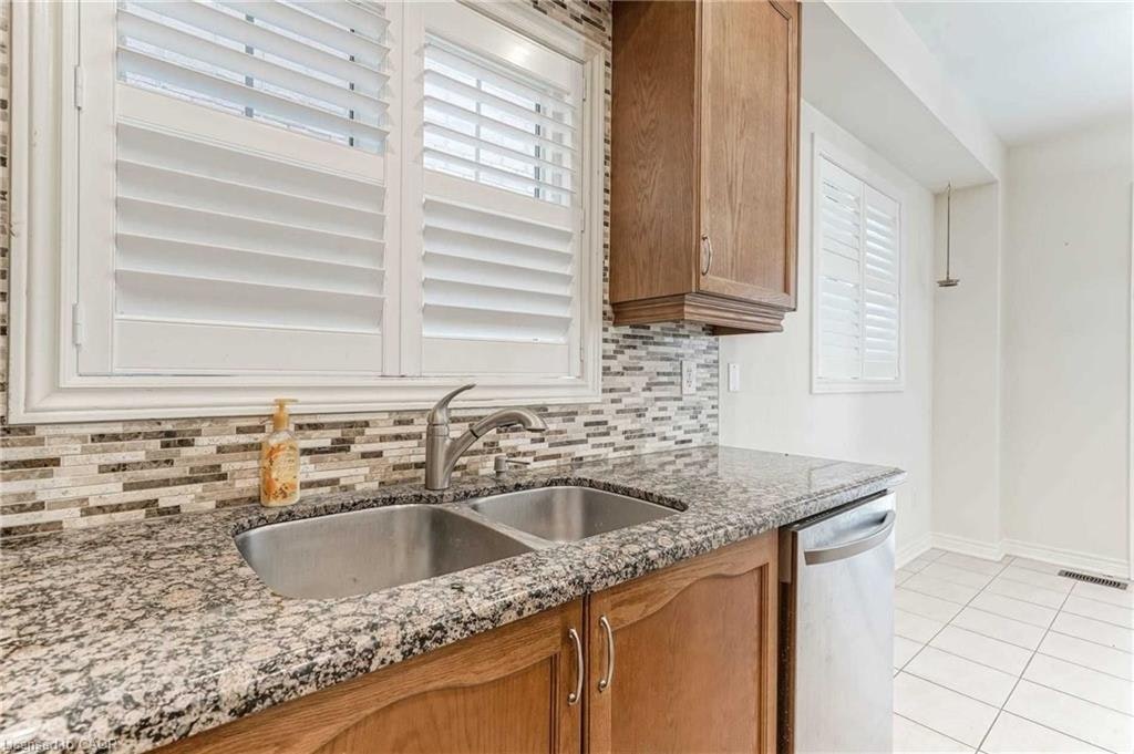 UPPER-3 Coolwater Drive, Brampton, ON, L6R 0X7 - 8