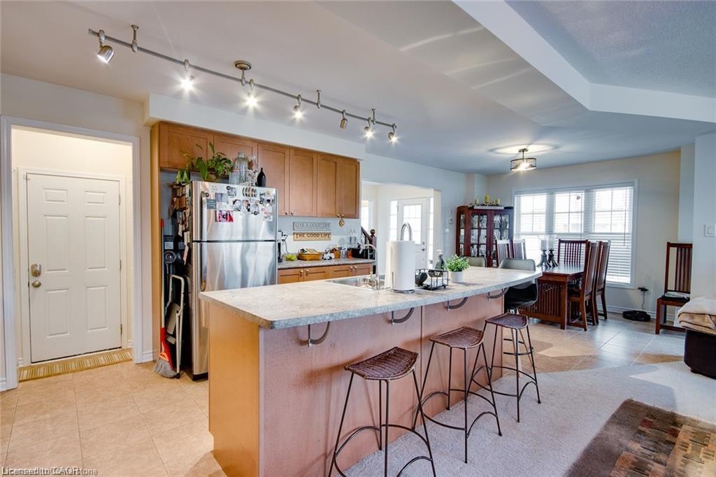 18 Blue Oak Street, Kitchener, ON, N2K 0K3 - 20