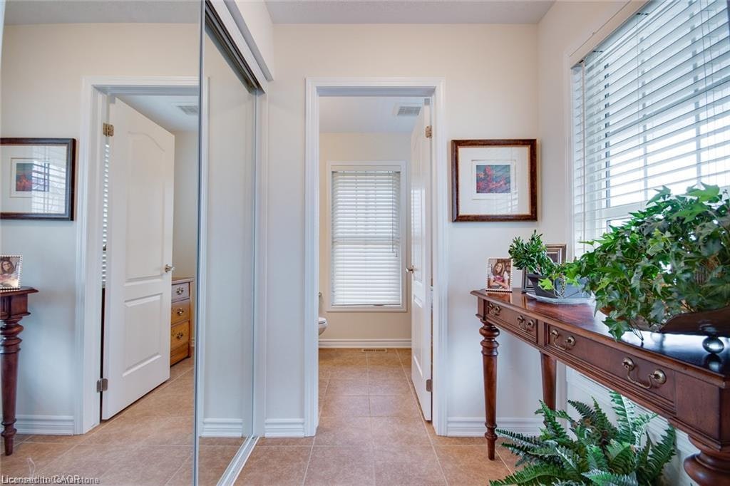 18 Blue Oak Street, Kitchener, ON, N2K 0K3 - 7